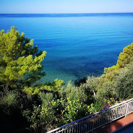 La Casa Sulla Scogliera شقة أكيارولي